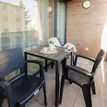 Pod Vinicou With Balcony דירה *