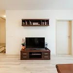 Pod Vinicou With Balcony דירה ברטיסלאבה