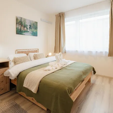 Pod Vinicou With Balcony * ברטיסלאבה