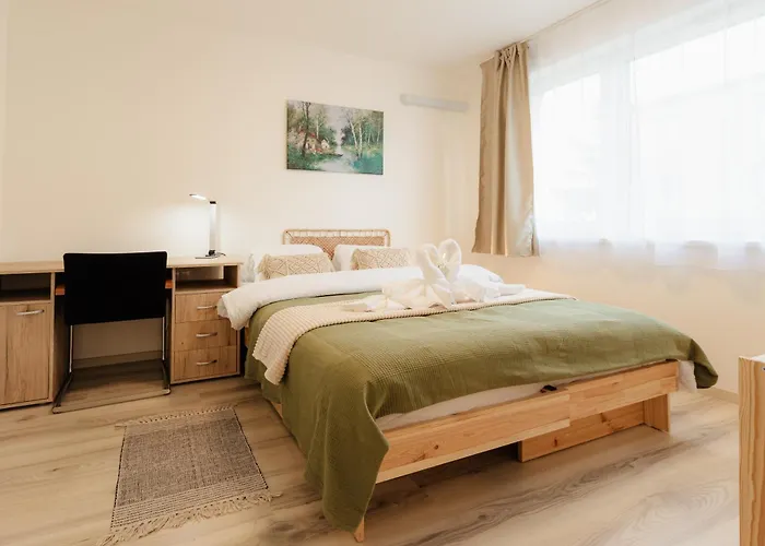 Pod Vinicou With Balcony דירה *