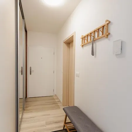 Pod Vinicou With Balcony דירה