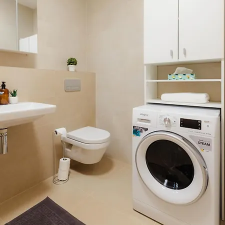 Pod Vinicou With Balcony ברטיסלאבה